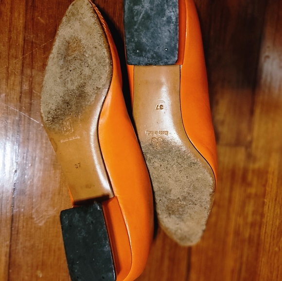 Vintage Bruno Magli Orange Low Heel Loafers with Gold Heels Sz EU 37.5/ 7 Wome - Picture 11 of 14